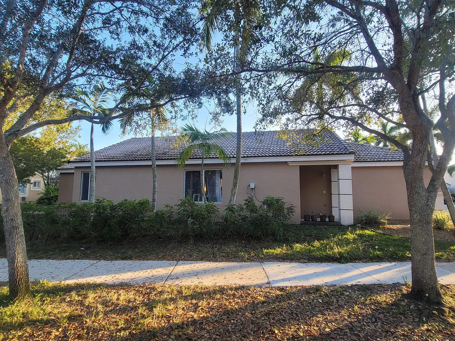 3 bed, 1800 sqft, $3,800 — Photo 2
