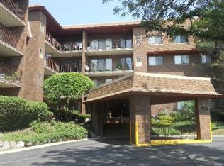 101 Old Oak Dr APT 205, Buffalo Grove, IL 60089