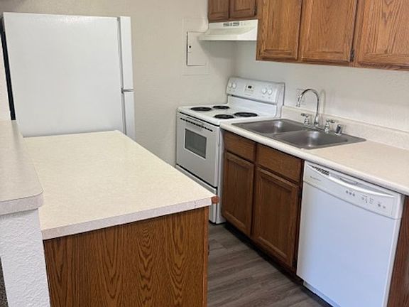 5th image of 4171 California Ave #37