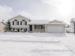 466 Sunbrook Dr SE, Grand Rapids, MI 49508