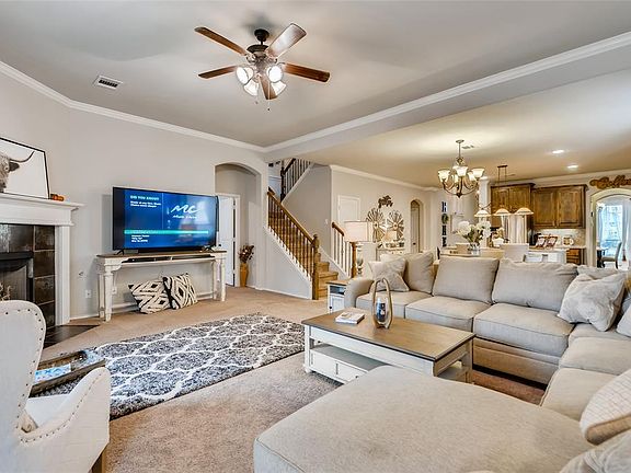 5th image of 608 Ravenwood Dr