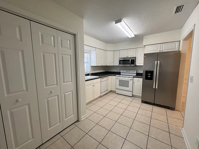 4091 Lakeshore Dr — Photo 16