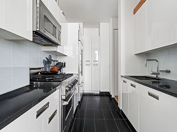 5th image of 4630 Center Blvd APT 1503