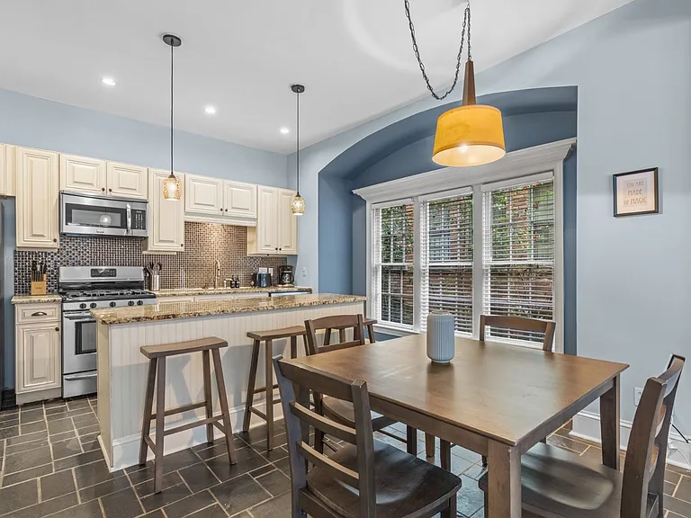 Juniper Place Condominiums — Photo 15