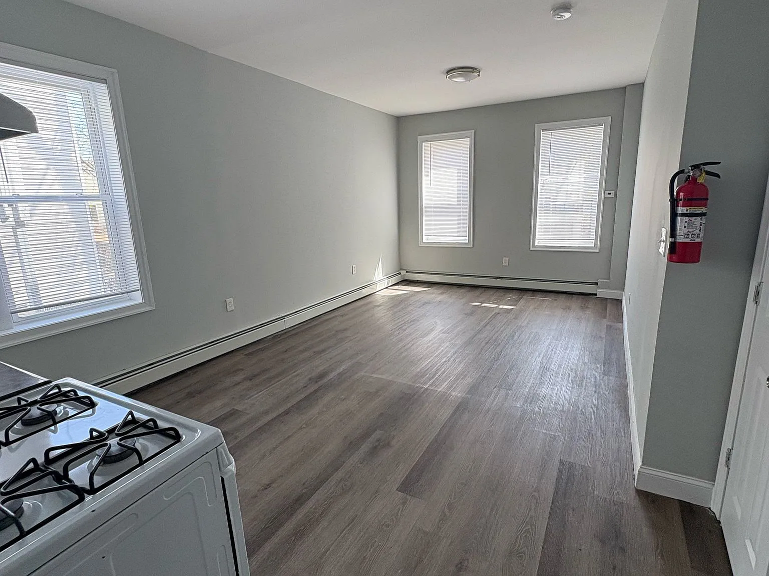 34 12th Ave — Photo 2