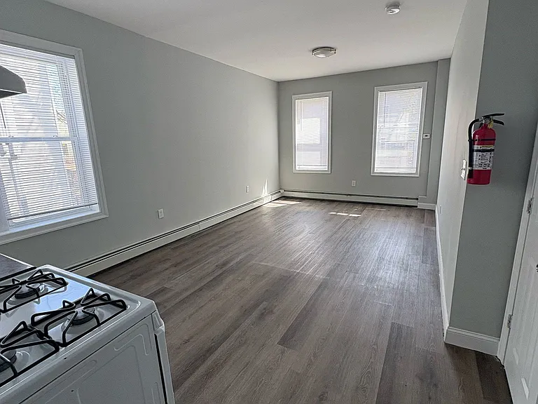 34 12th Ave #6 — Photo 2