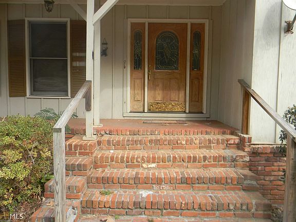 3rd image of 1309 Lakewood Dr NE