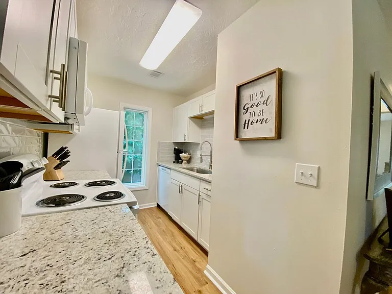 533 Grant Ave #D — Photo 9