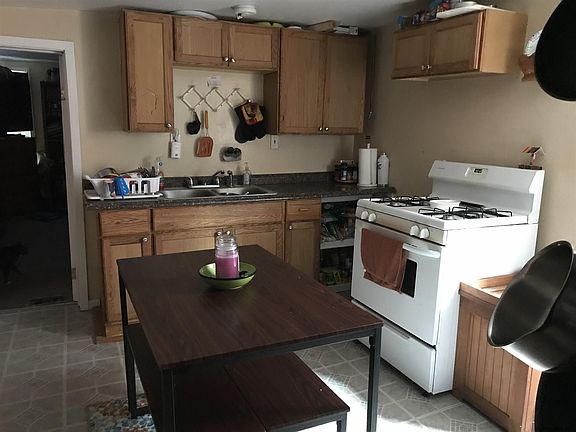 3rd image of 43 East St