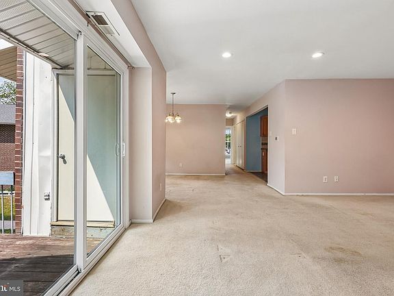 5th image of 275 Green St APT 5B5