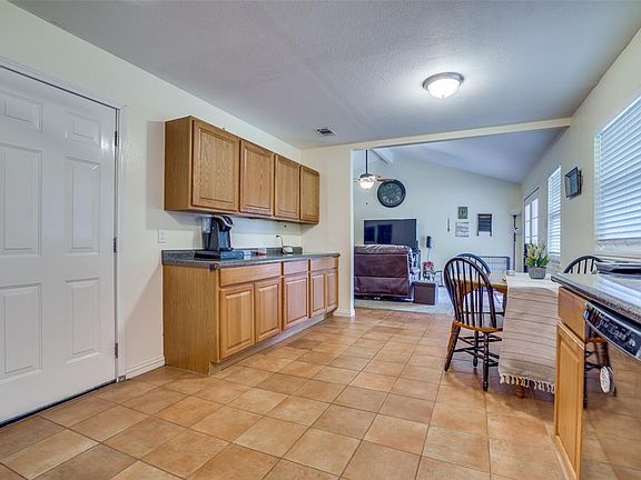 4th image of 2702 Hilldale Blvd