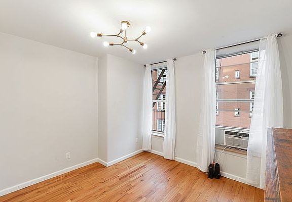 4th image of 306 E 81st St #5D