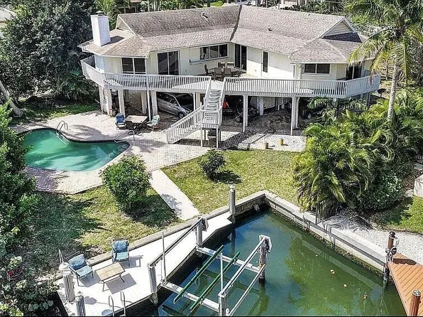 1800 Woodbine CT, MARCO ISLAND, FL 34145