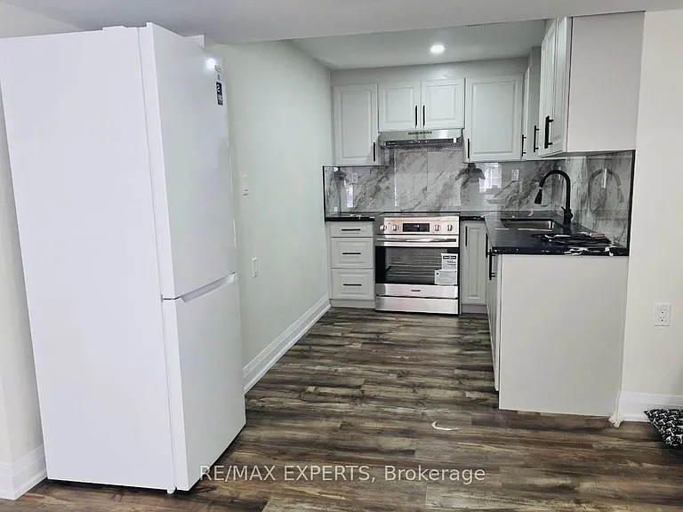 3400 Erin Centre Blvd #BASEMENT — Photo 4