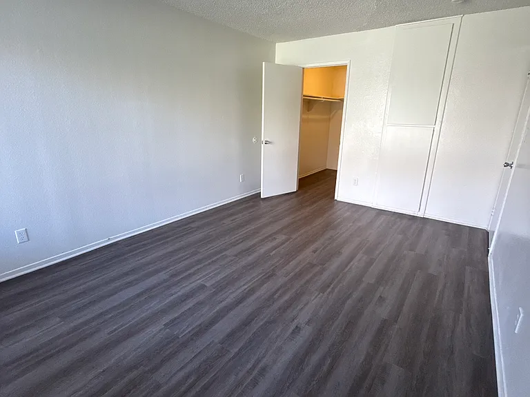 Cerise Apartments — Photo 15