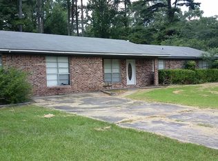 14 Ceramic Dr, Laurel, MS 39443