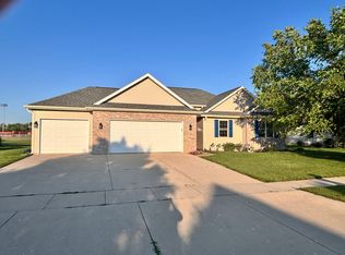 252 Cotton Grass Ln, Walworth, WI