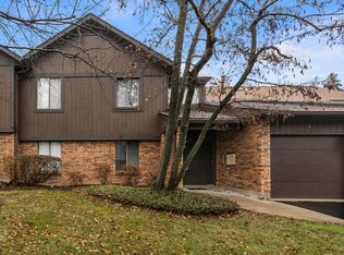 4 Creekside Cir APT B, Elgin, IL 60123