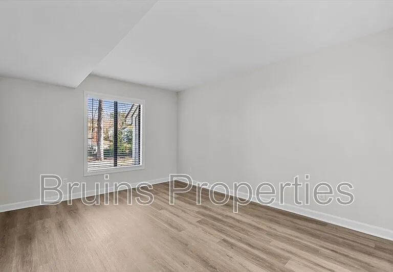 1522 Benjamin Pkwy #C — Photo 14