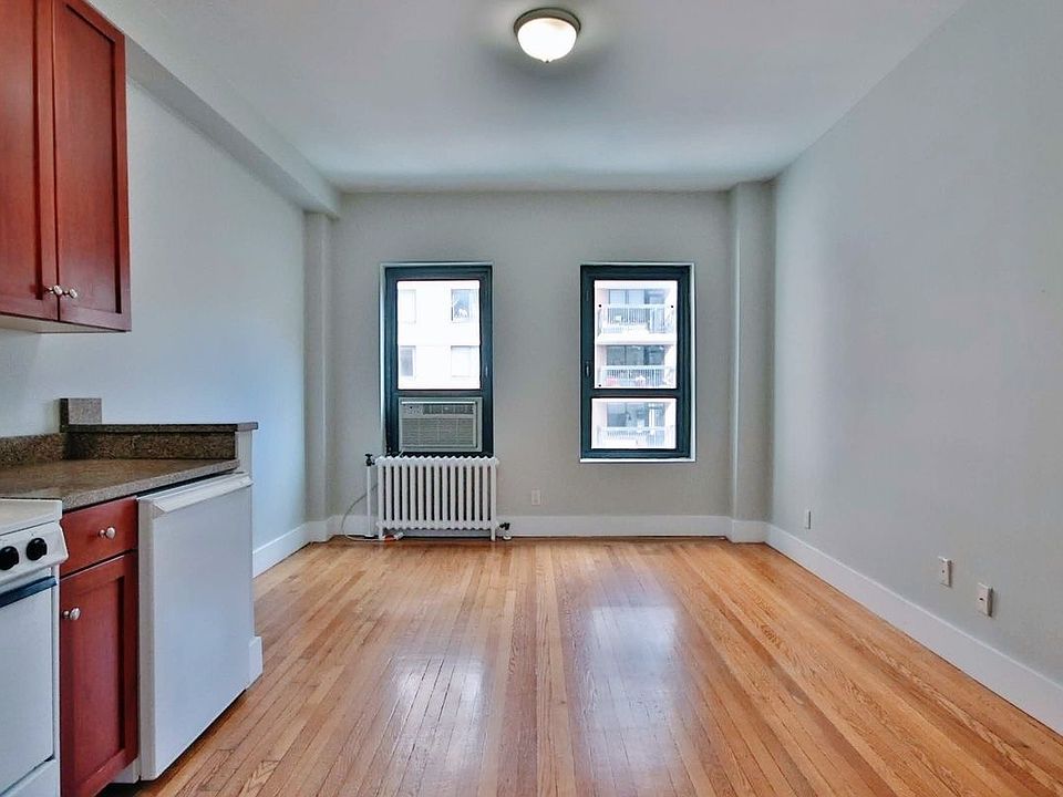 1st image of 11 Waverly Pl APT 12G