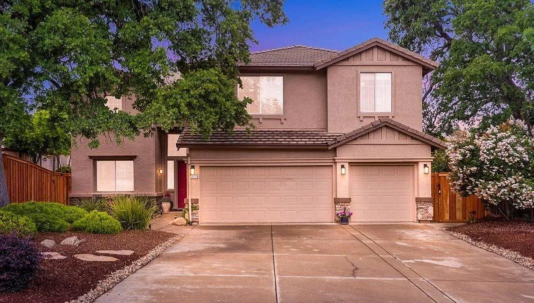 2275 Summer Dr photo 1