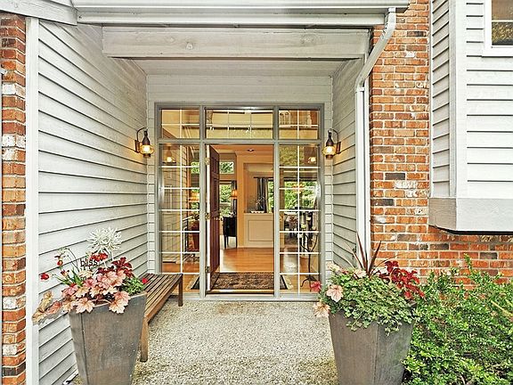 Inviting front entry