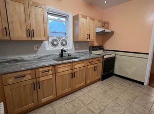 74 Auburn St APT 1, Cranston, RI 02910