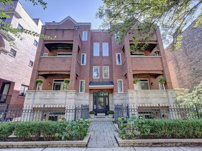 1421 W Byron St APT 2E, Chicago, IL, 60613