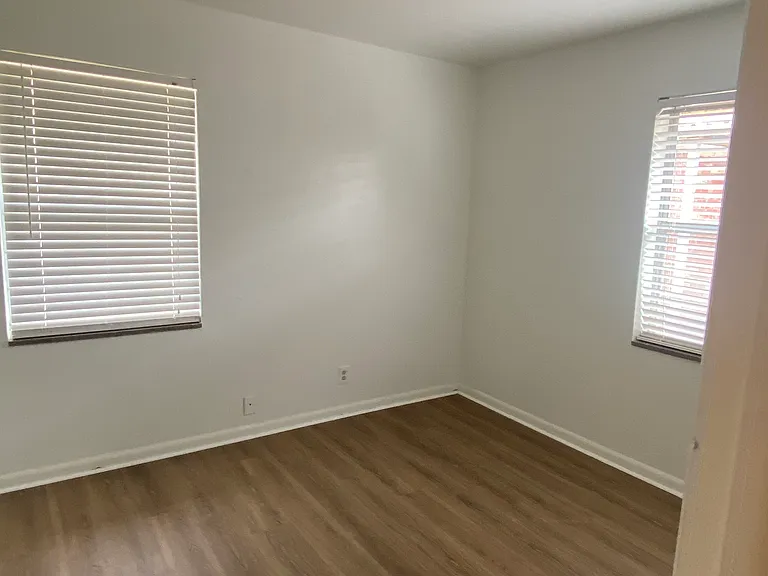 5704 N Roff Ave — Photo 8