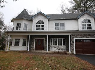 2 Woodford Ln, Manalapan, NJ 07726