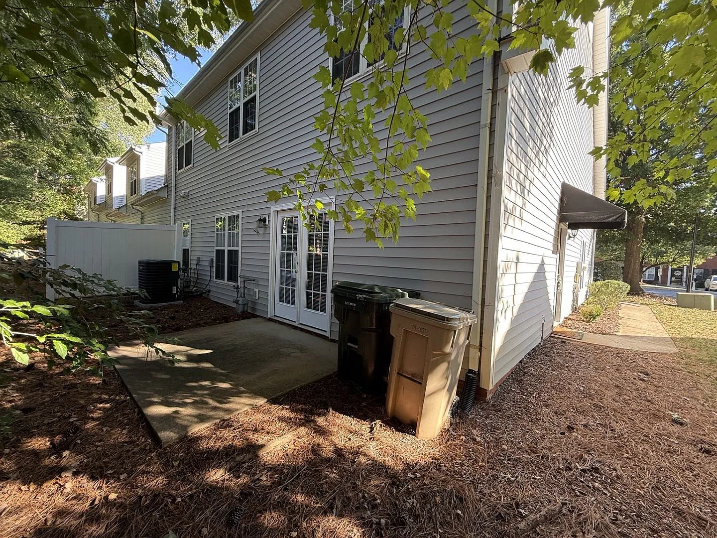 3 Bd 2.5 Ba end unit townhouse — Photo 4