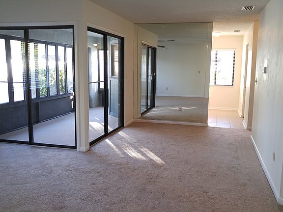 4th image of 9 Lake Forest Pl