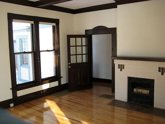 5th image of 419 N Grand Ave