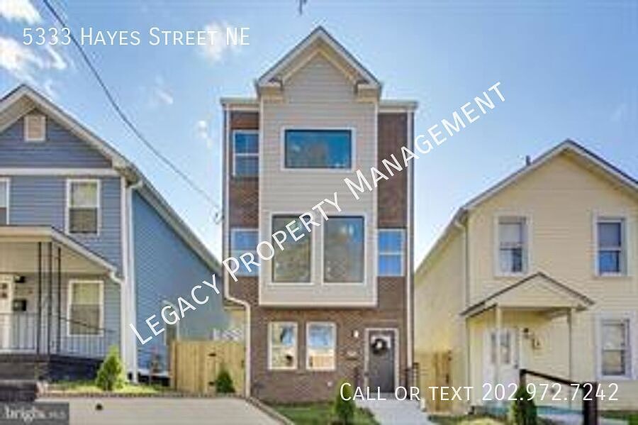 1st image of 5333 Hayes St NE