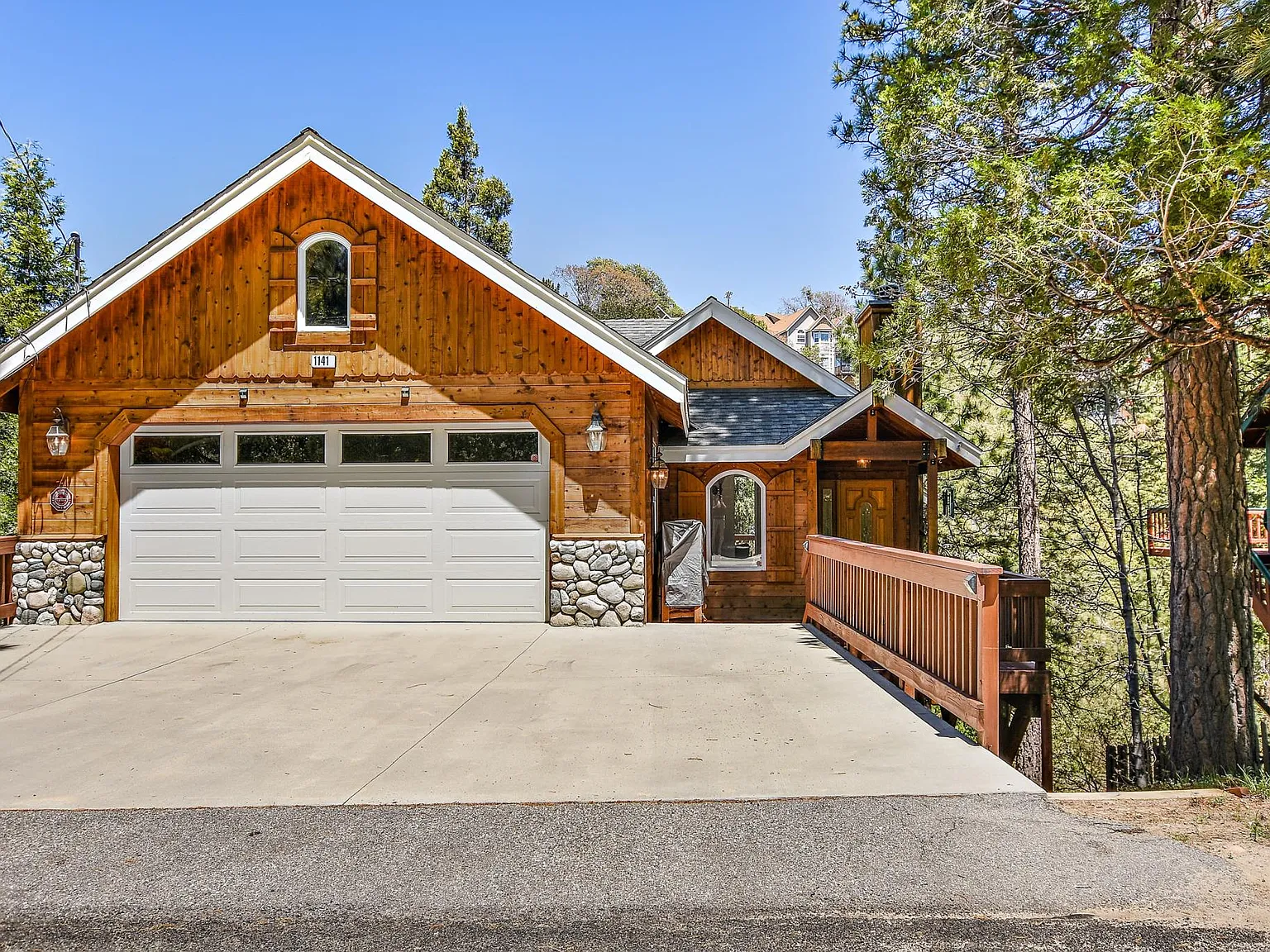 1141 Aleutian Dr — Photo 1