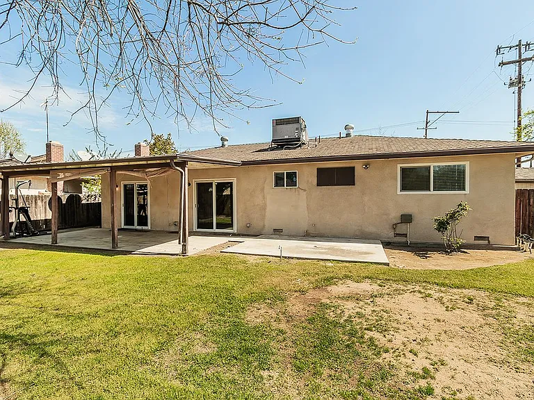 4411 N Winery Ave — Photo 23
