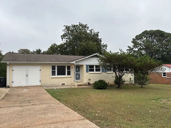 512 Clift Dr