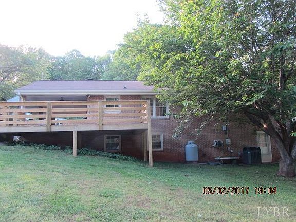 3rd image of 174 Wellington Dr
