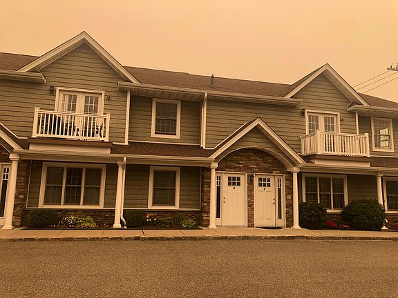 2nd image of 170 W Montauk Hwy APT 10