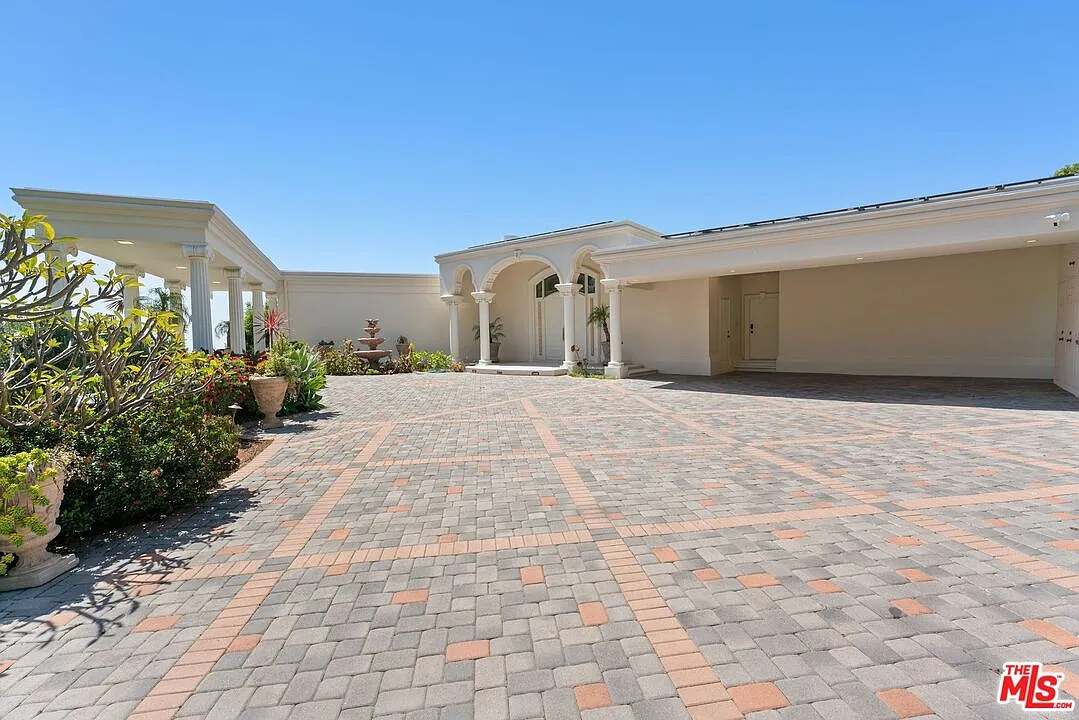 5 bed, 5.5 bath, 5322 sqft, $24,500 — Photo 2