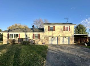 1920 N Pioneer Ln, Bloomington, IN 47404