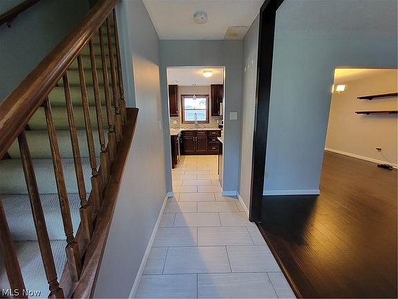 3rd image of 9721 Applewood Dr