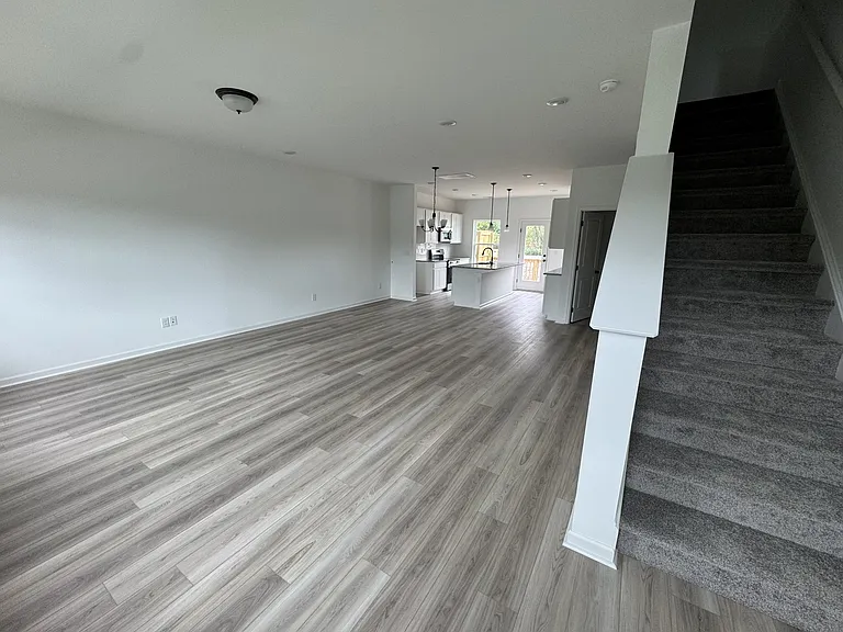 147 Rosebush Ln — Photo 5