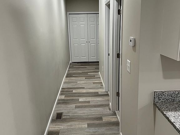 4th image of 211 E North St
