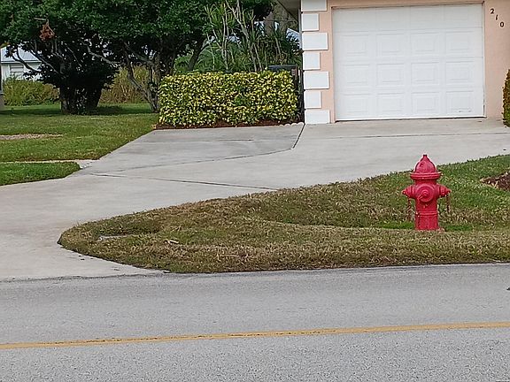 2nd image of 210 N Grove Isle Circle