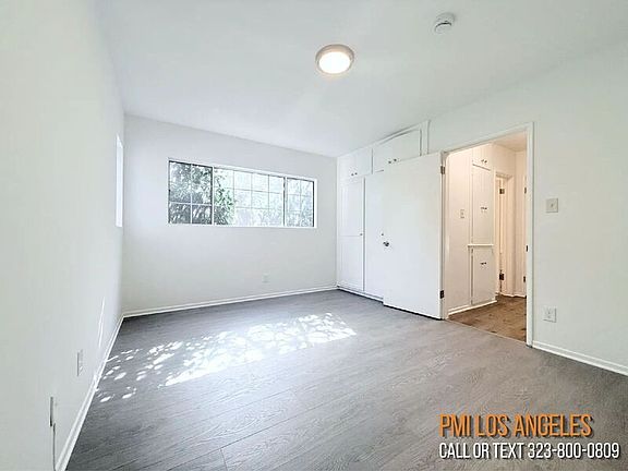 3rd image of 10565 Camarillo St