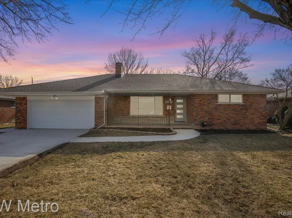 22418 Rio Vista St, Saint Clair Shores, MI 48081