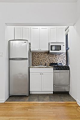 4th image of 220 W 24th St APT 2B