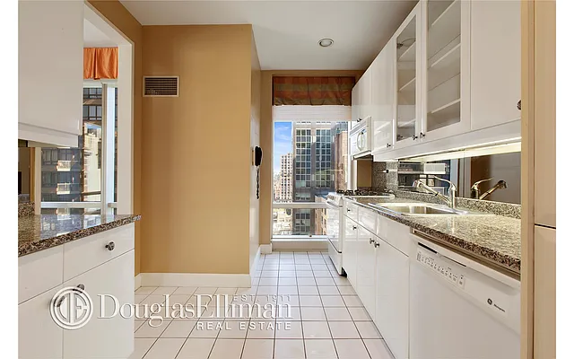 Rented by Douglas Elliman | media 25
