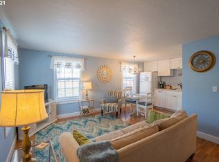 221 N Downing St #B, Seaside, OR 97138